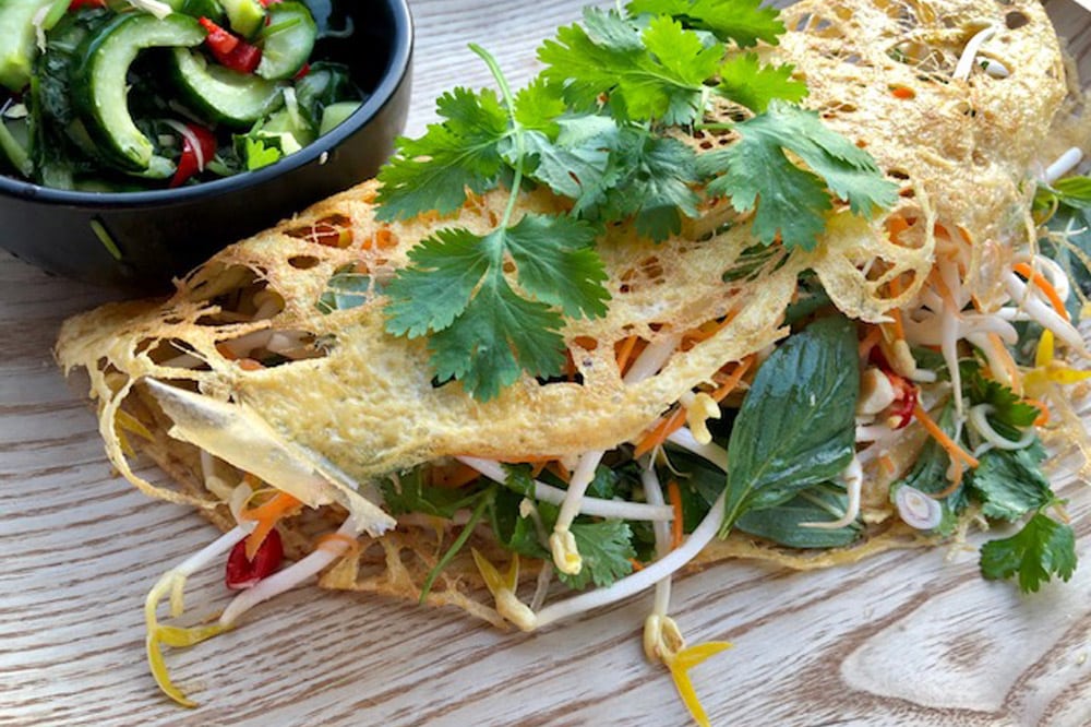egg nets with prawns